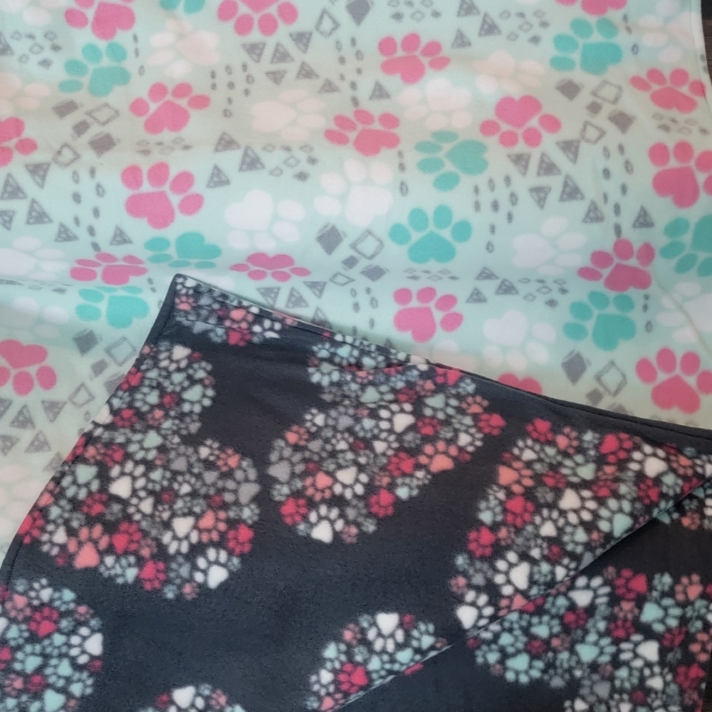 CUSTOMC REVERSIBLE HEART/PAW and PAW PRINT  Fleece Blanket